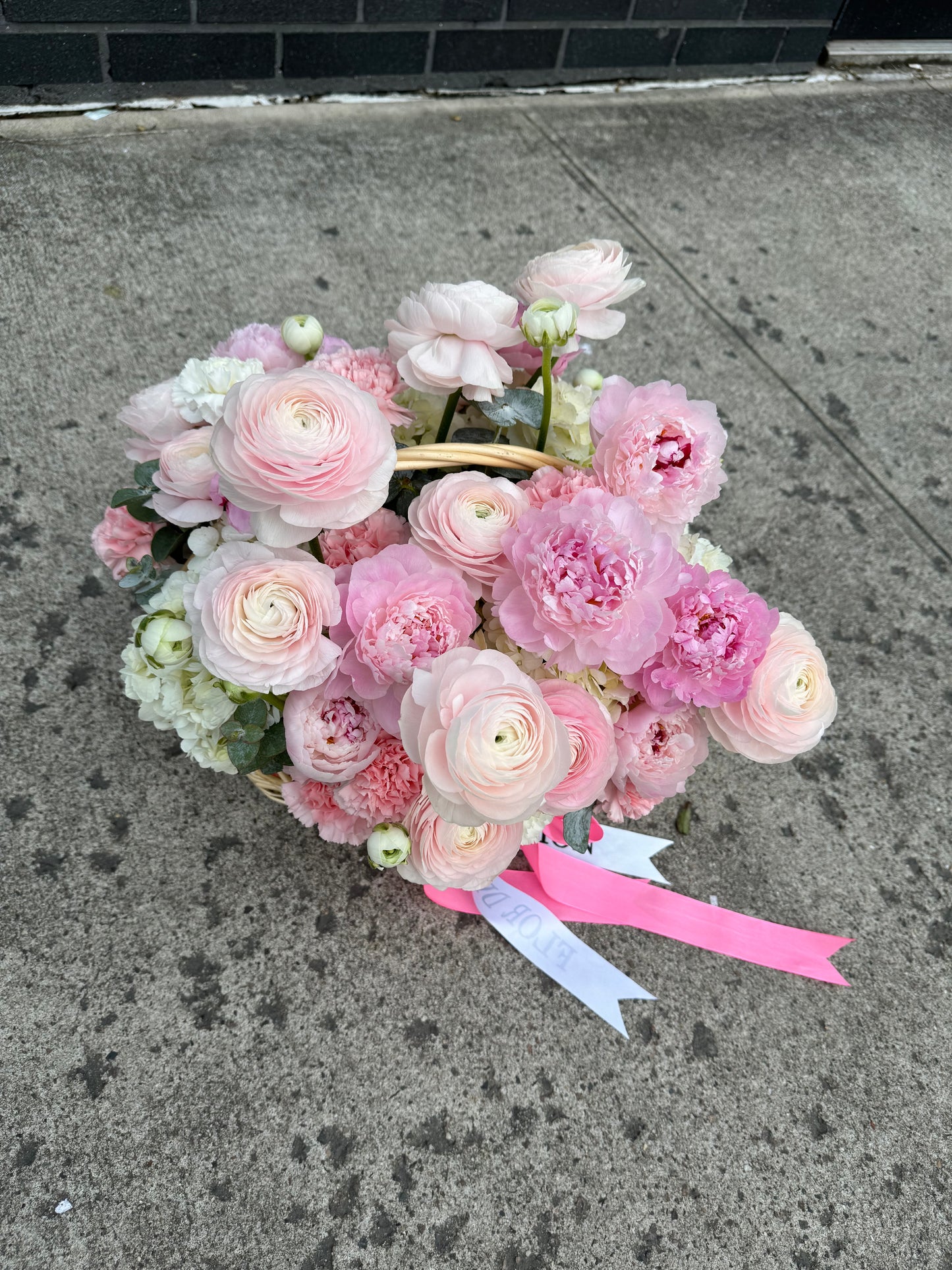 Flower Basket “Final Touch” - Ranunculuses, peonies