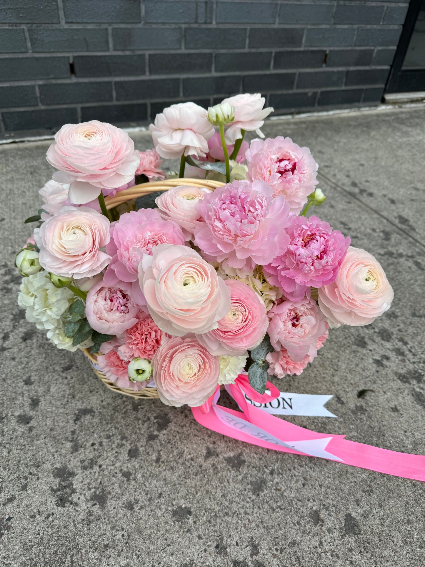 Flower Basket “Final Touch” - Ranunculuses, peonies