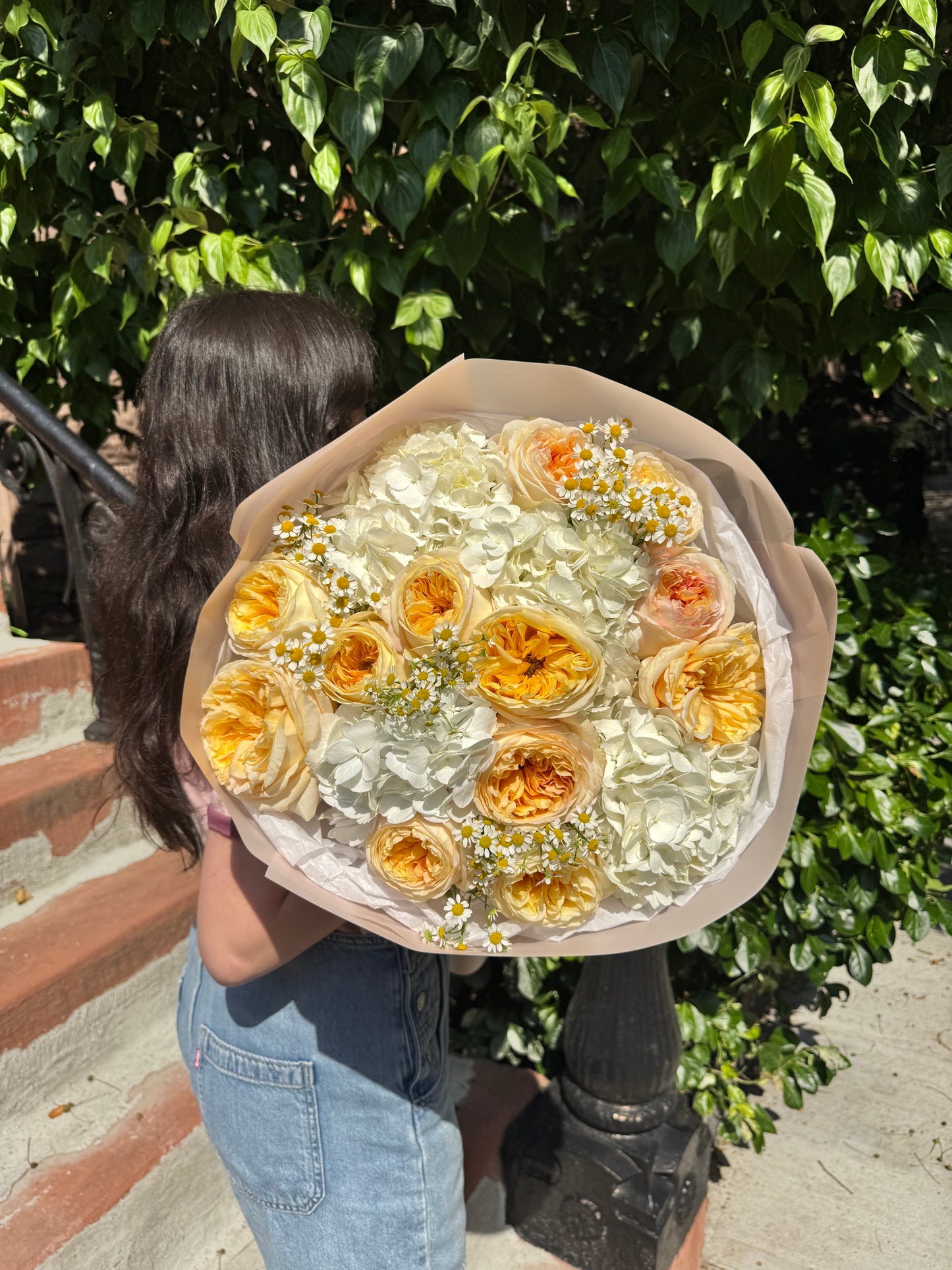 “Smile” Bouquet (chamomiles, pink expression roses, hydrangeas)