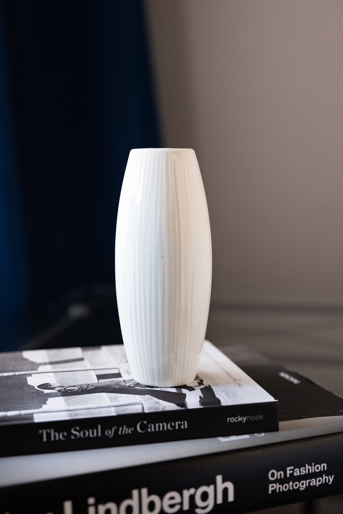 Simple Style Geometry White Ceramic Vase