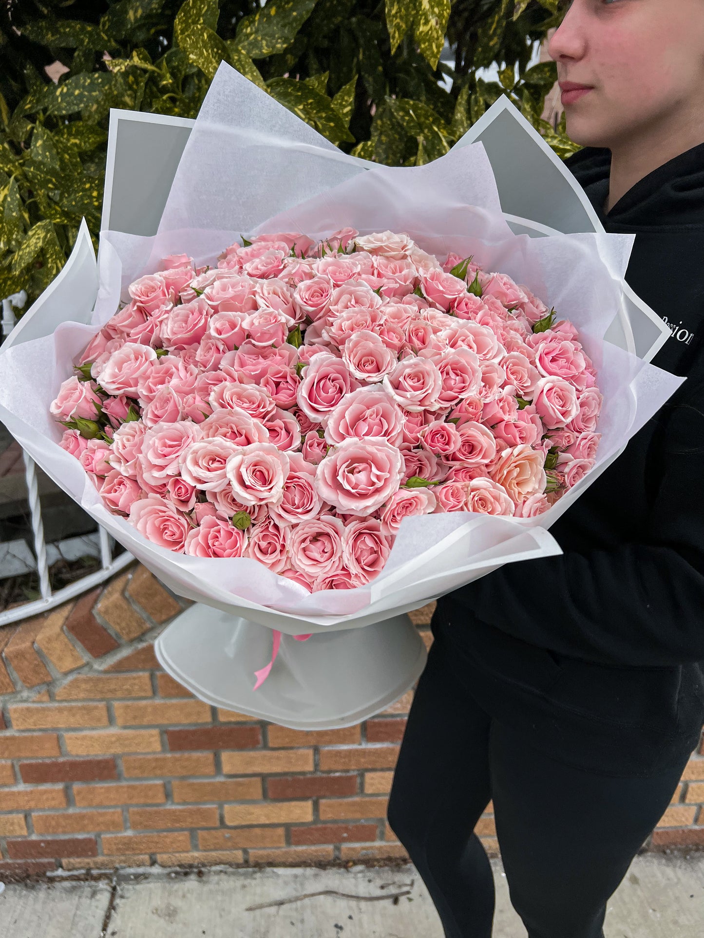 Mono Bouquet of Spray Roses