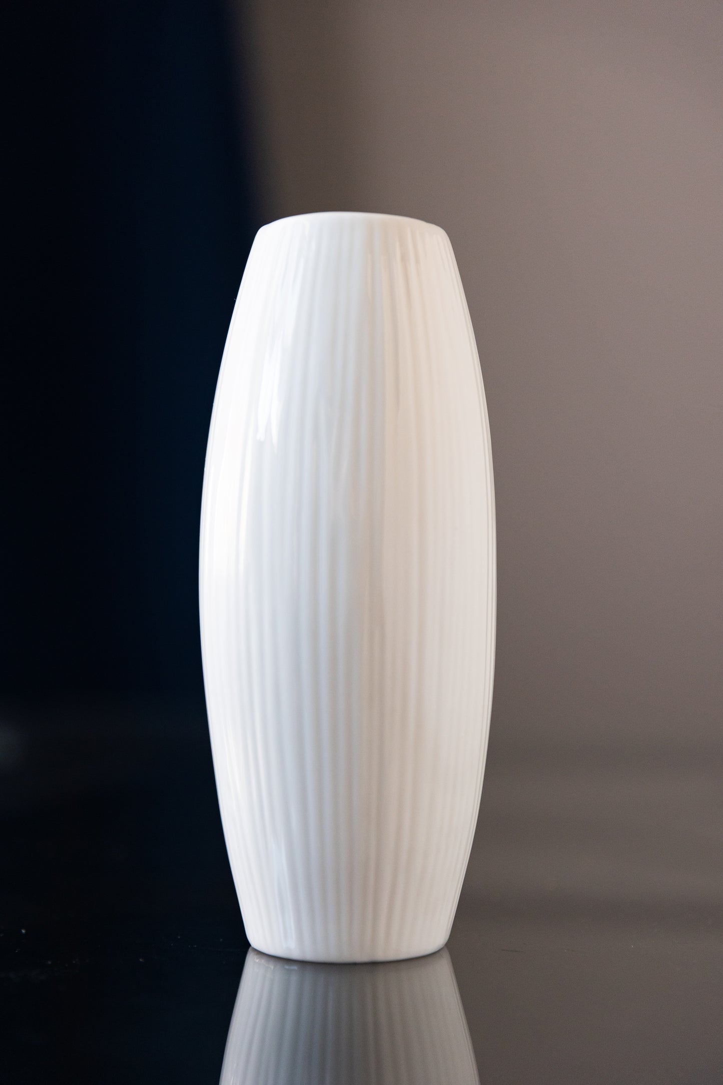 Simple Style Geometry White Ceramic Vase