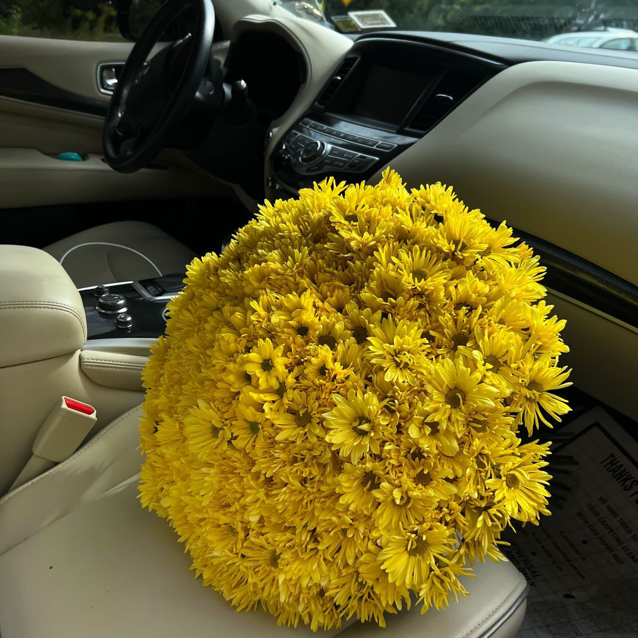 Mono Bouquet of Daisy