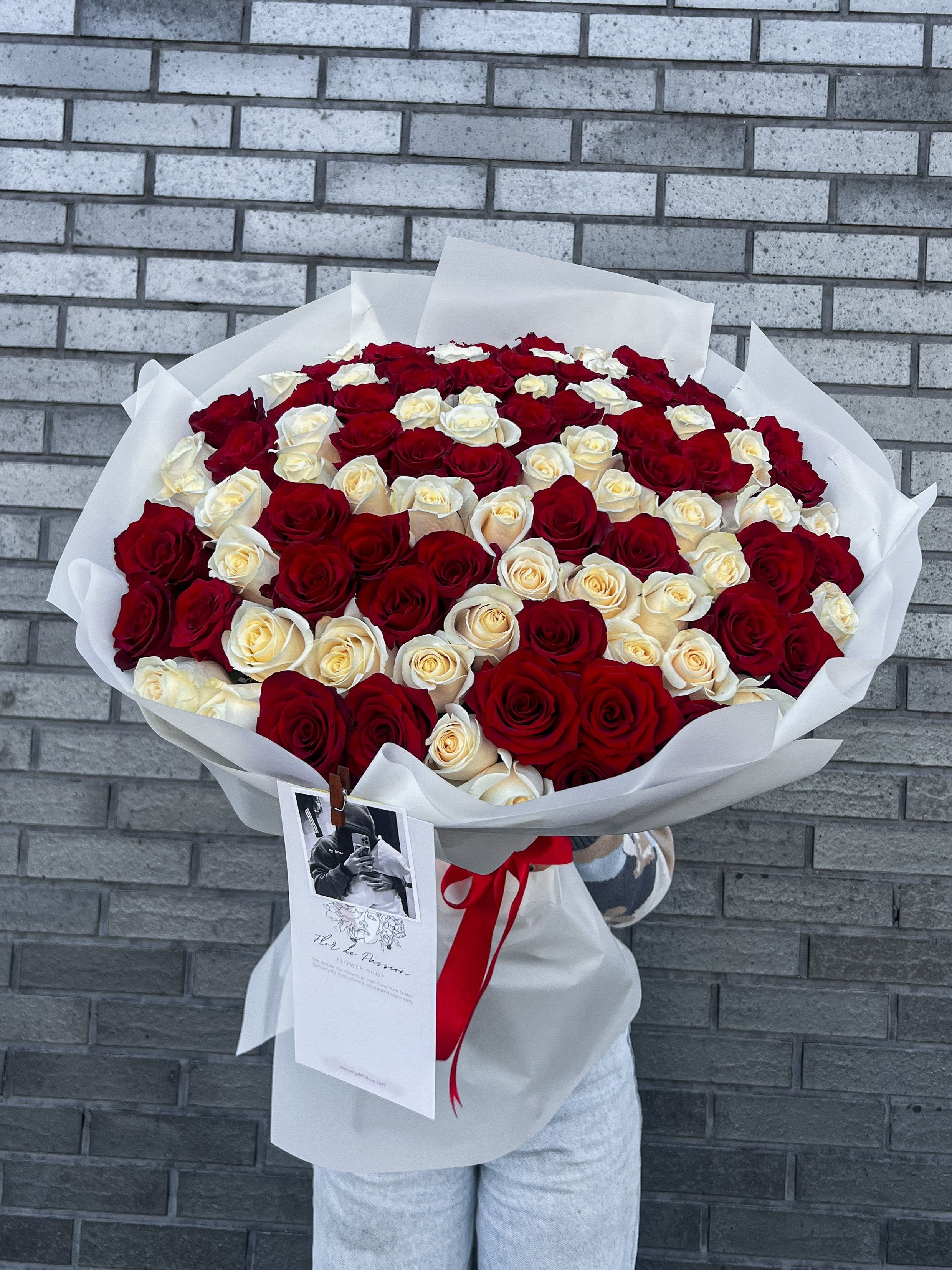 Mix of Red & White Long Stem Roses – FLOR DE PASSION