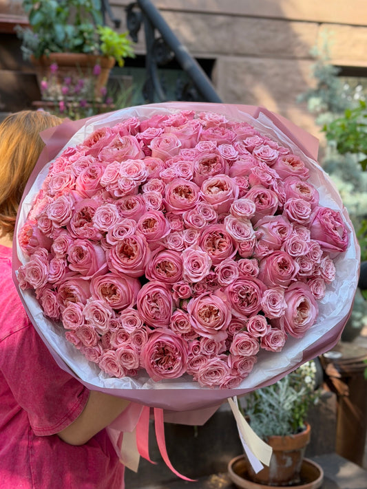 “Deep Feeling” Bouquet (Pink Expression Garden Roses, Spray Roses)