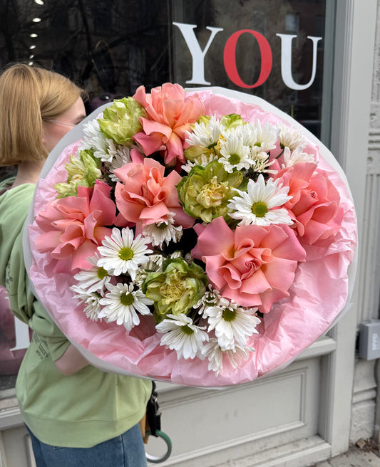 “Wild Handful” Bouquet (French Hermosa Roses, Daisy, Veggie Roses)