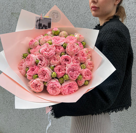 Mono Light Pink Piano Garden Roses Bouquet